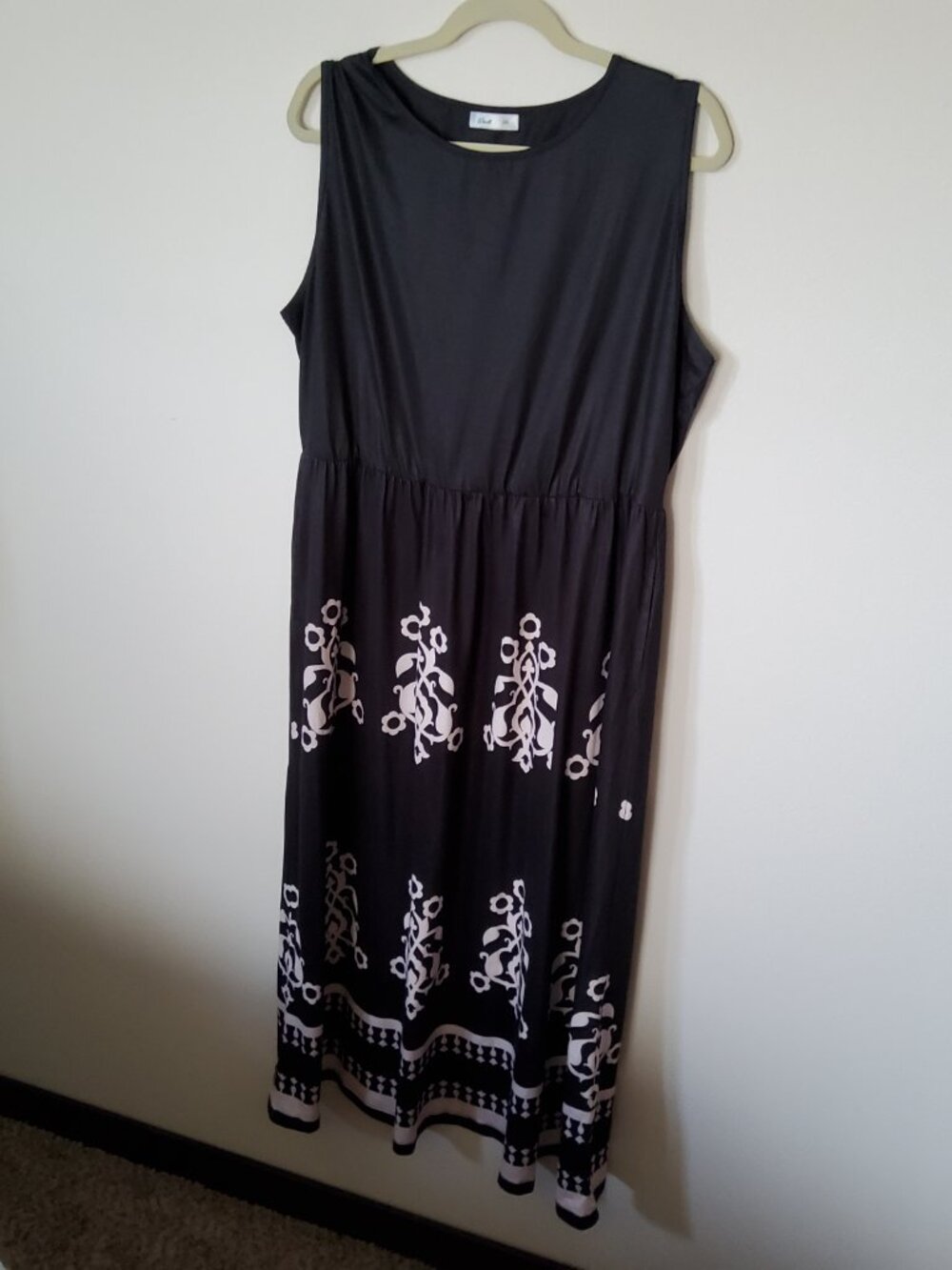 Black Maxi Dress Plus size 2XL with White floral pattern